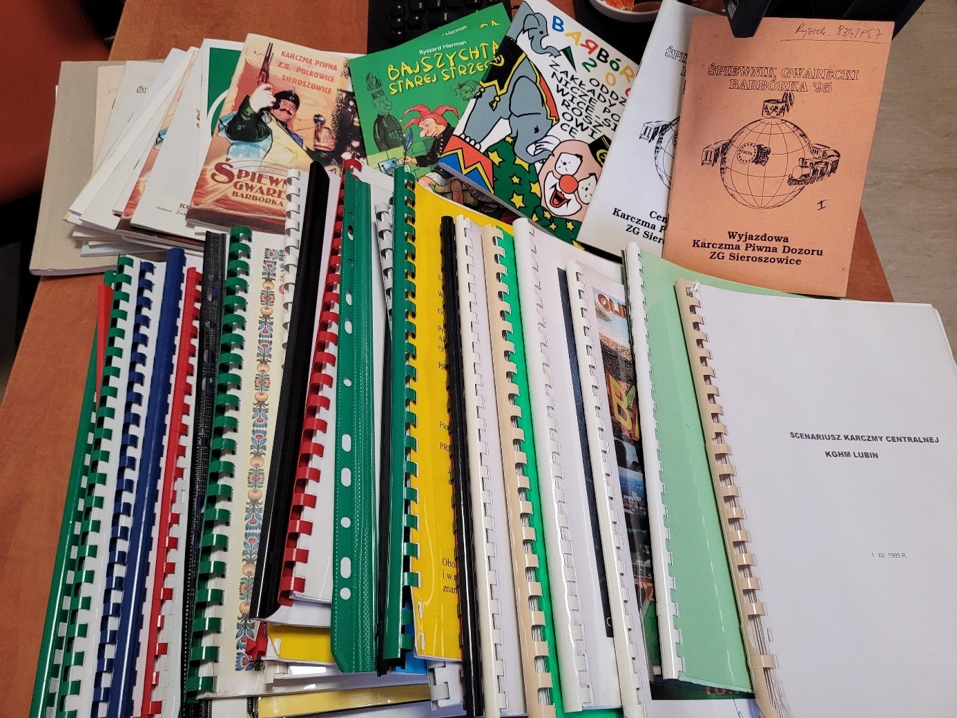 Śpiewniki gwareckie, scenariusze karczm, tomiki wierszy