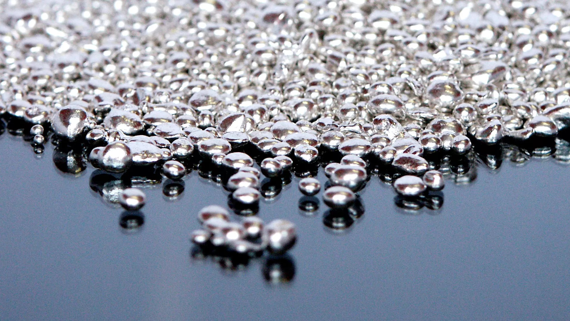 Srebro granule